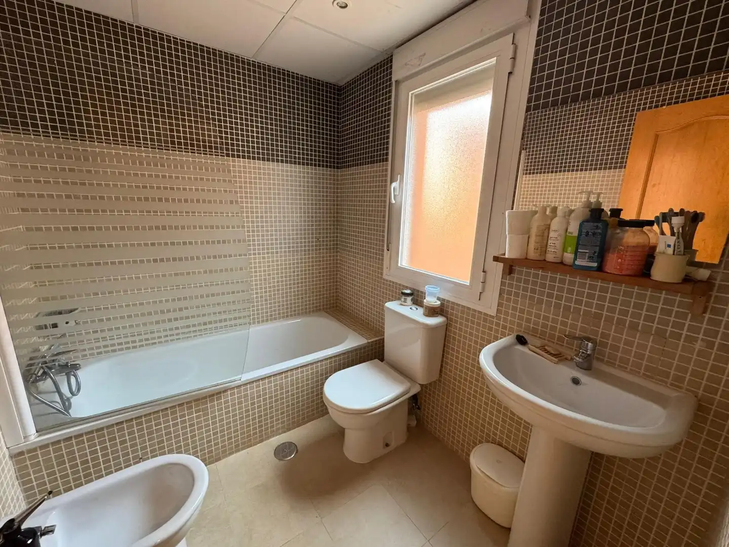Baño de Casa adosada en venta en Poblete con Aire acondicionado, Calefacción y Jardín privado