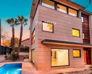 Exterior view of House or chalet for sale in Sant Cugat del Vallès  with Air Conditioner, Heating and Swimming Pool