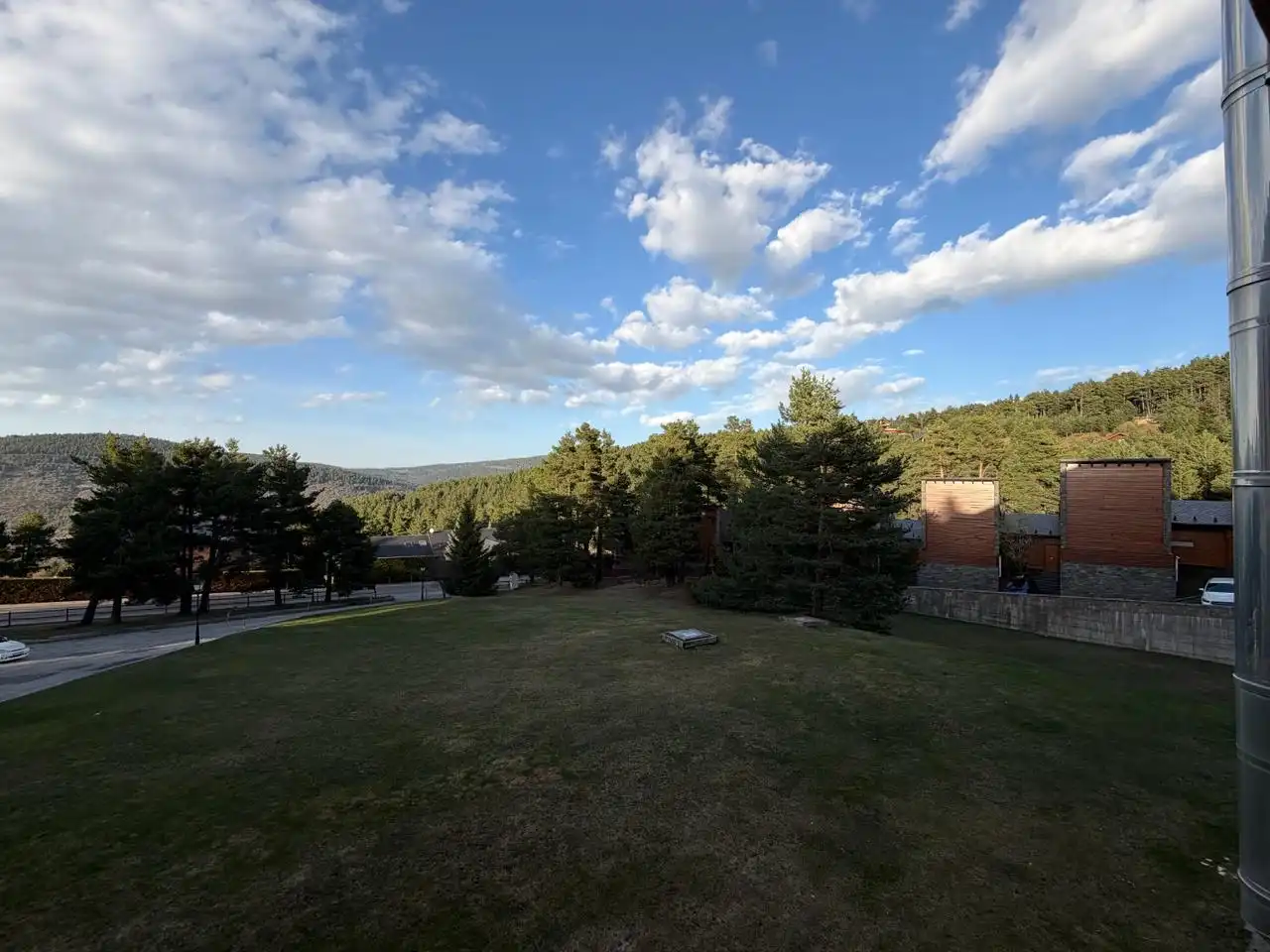Vista exterior de Piso en venta en Alp con Calefacción, Terraza y Trastero