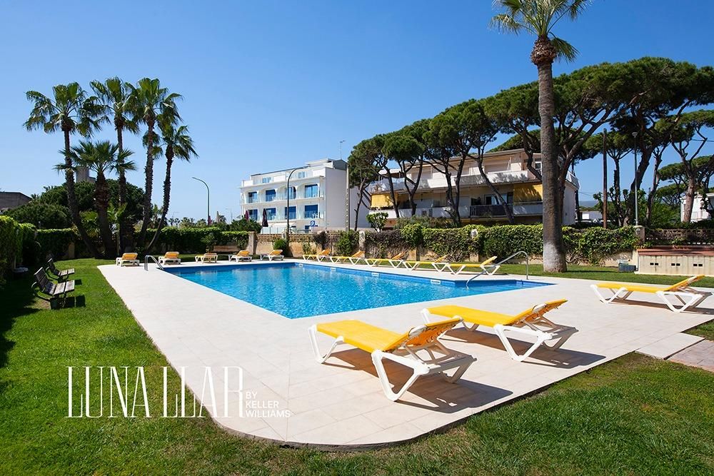 Piscina de Planta baja en venta en Castelldefels con Jardín privado, Terraza y Piscina comunitaria