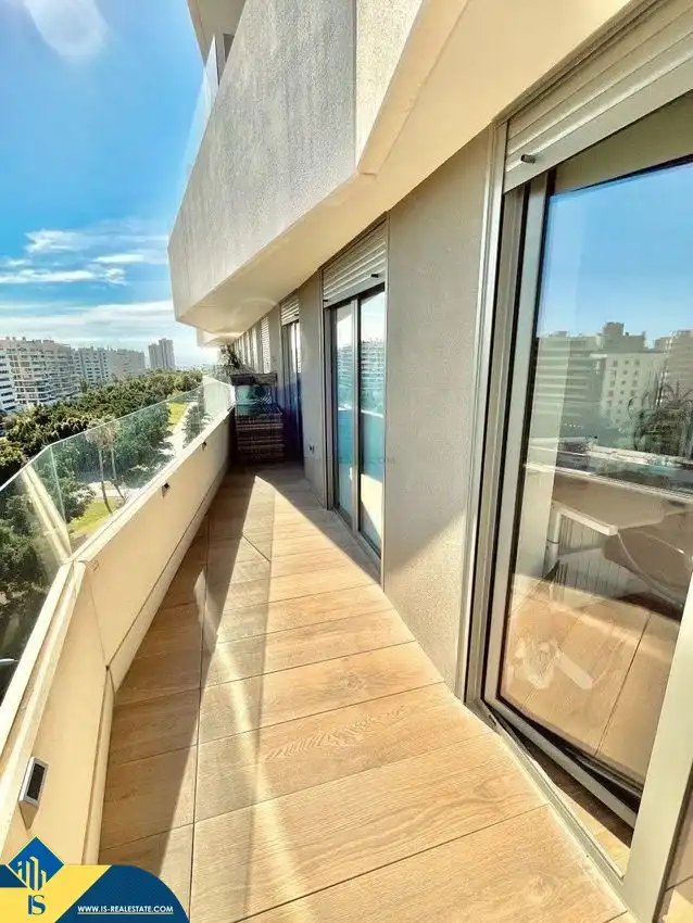 Terraza de Piso en venta en Alicante / Alacant con Terraza, Amueblado y Piscina comunitaria