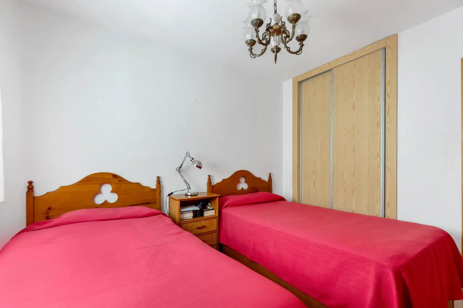 Habitación de Casa adosada en venta en Torrevieja con Aire acondicionado, Jardín privado y Terraza