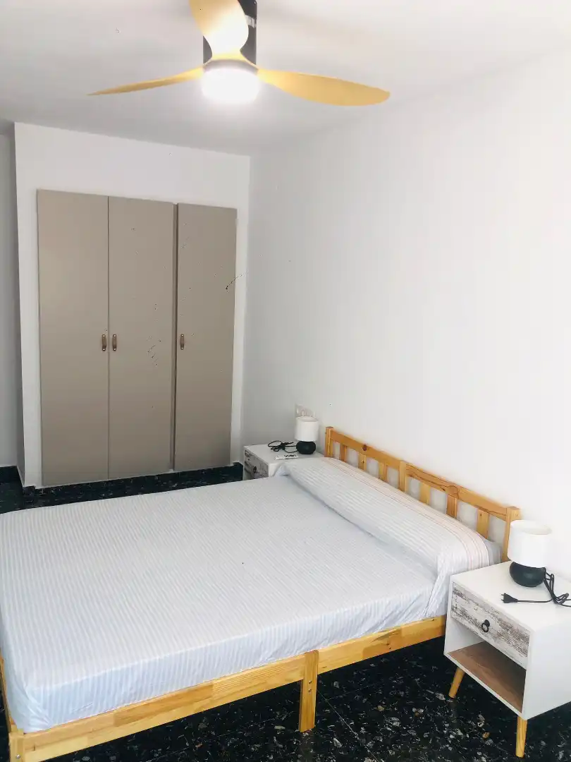 Schlafzimmer von Wohnung zur Miete in Valencia mit Klimaanlage, Möbliert und Balkon
