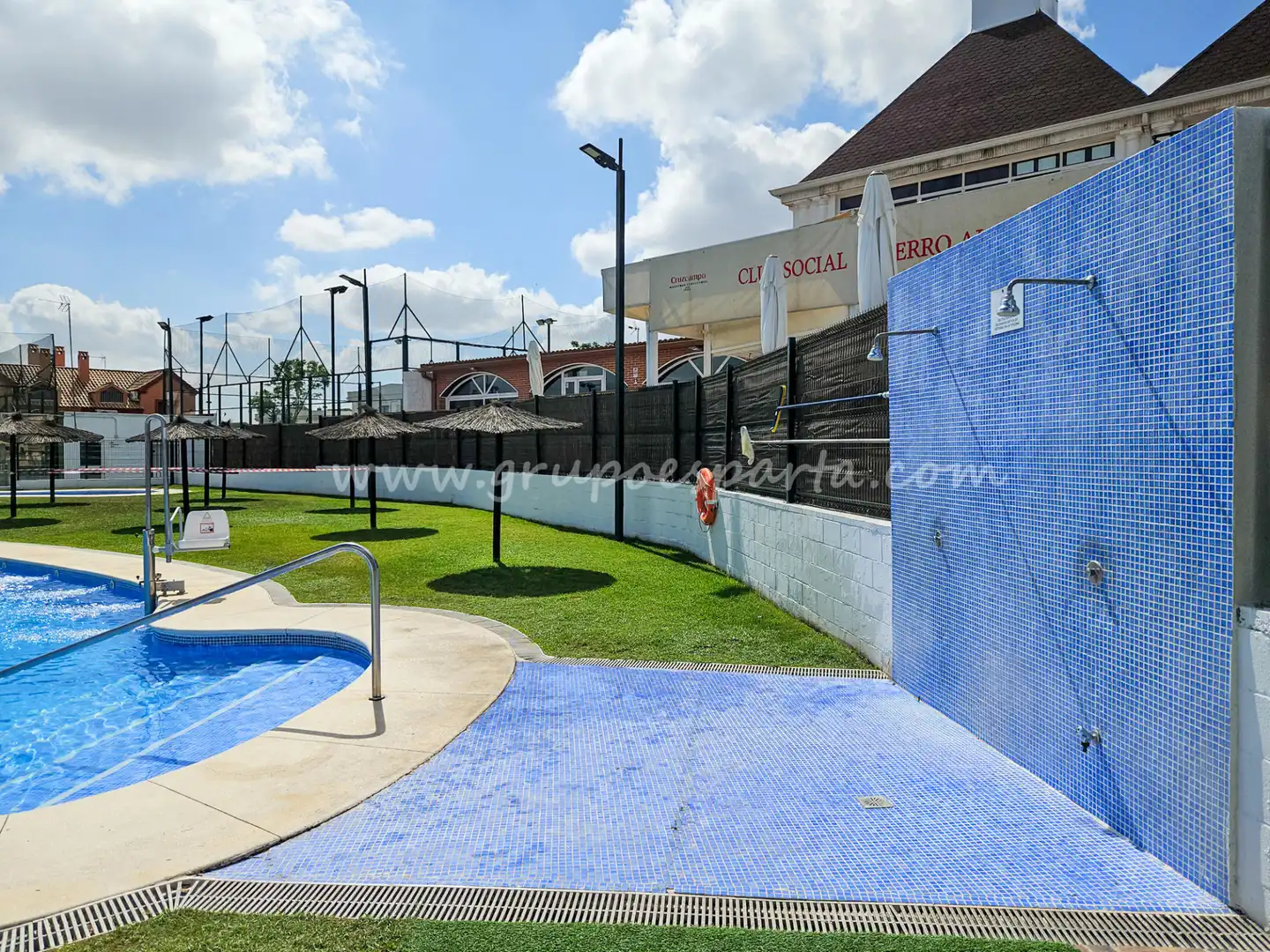 Swimming pool of Detached homes for sale in Espartinas  with Air Conditioner, Heating and Oven