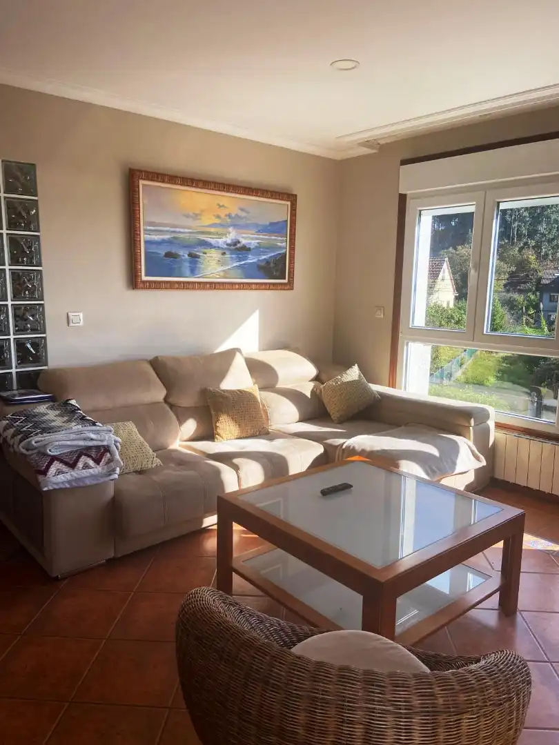 Sala d'estar de Casa o xalet de lloguer en Cangas  amb Calefacció, Jardí privat i Terrassa