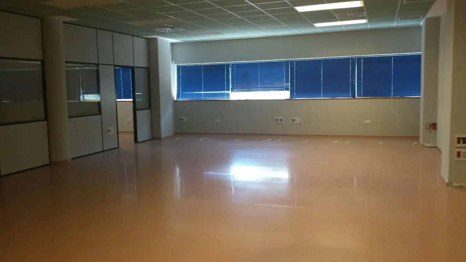 OFICINA DISPONIBLE EN ZONA EMPRESARIAL DE SEVILLA ESTE, immagine 5