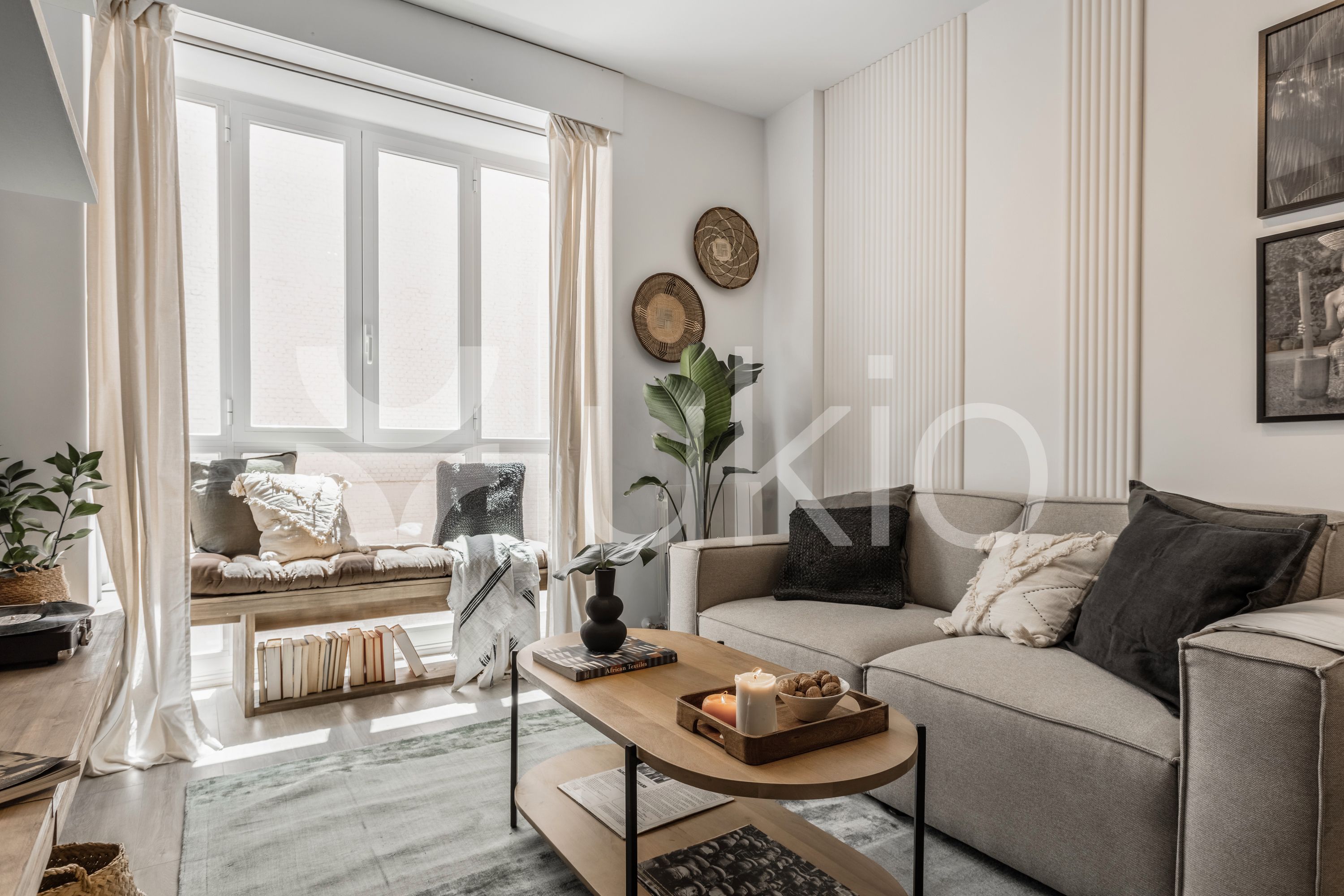 Living room of Apartment to rent in  Madrid Capital  with Air Conditioner, Furnished and Oven
