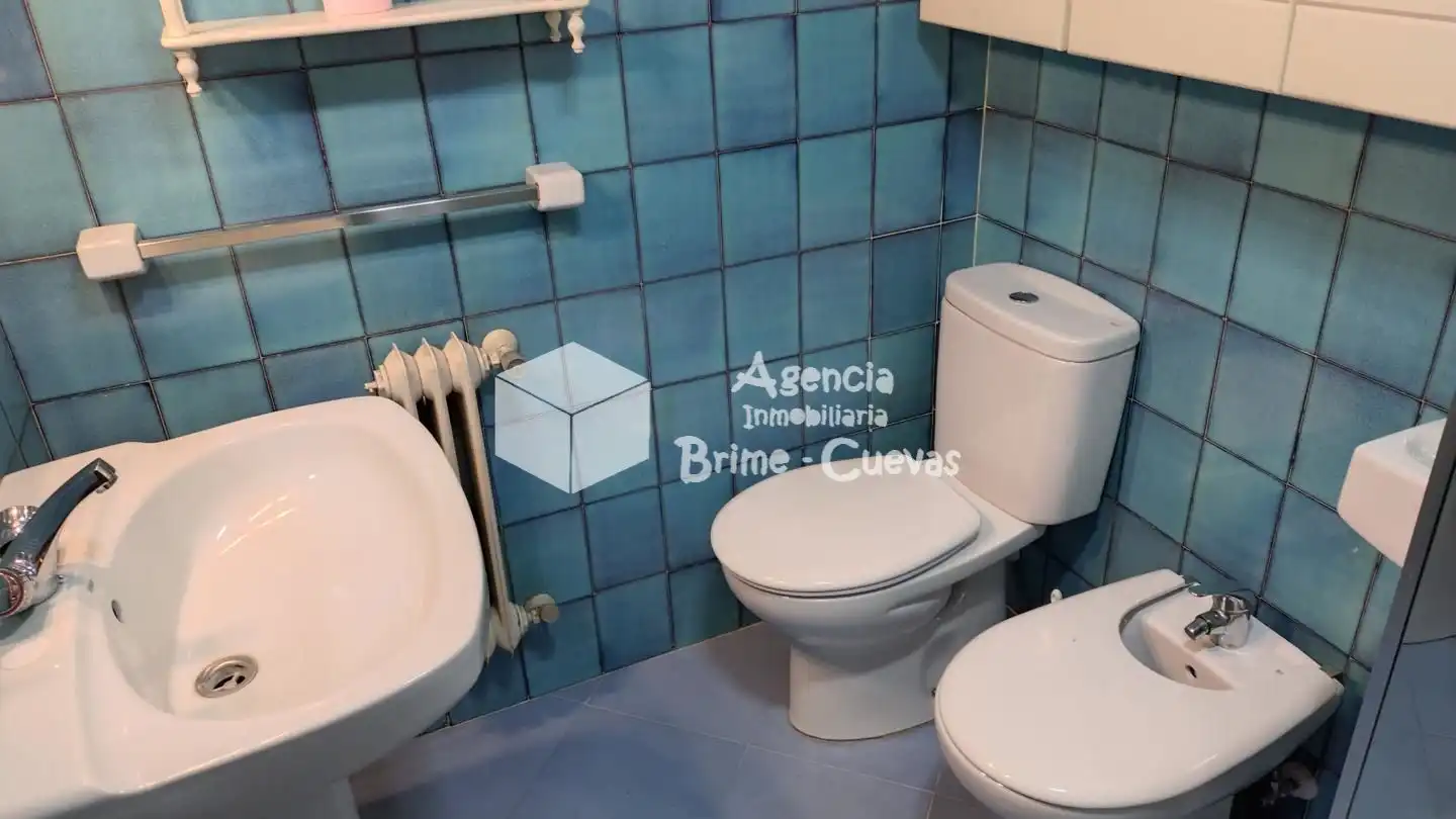 Baño de Piso de alquiler en Oviedo  con Calefacción