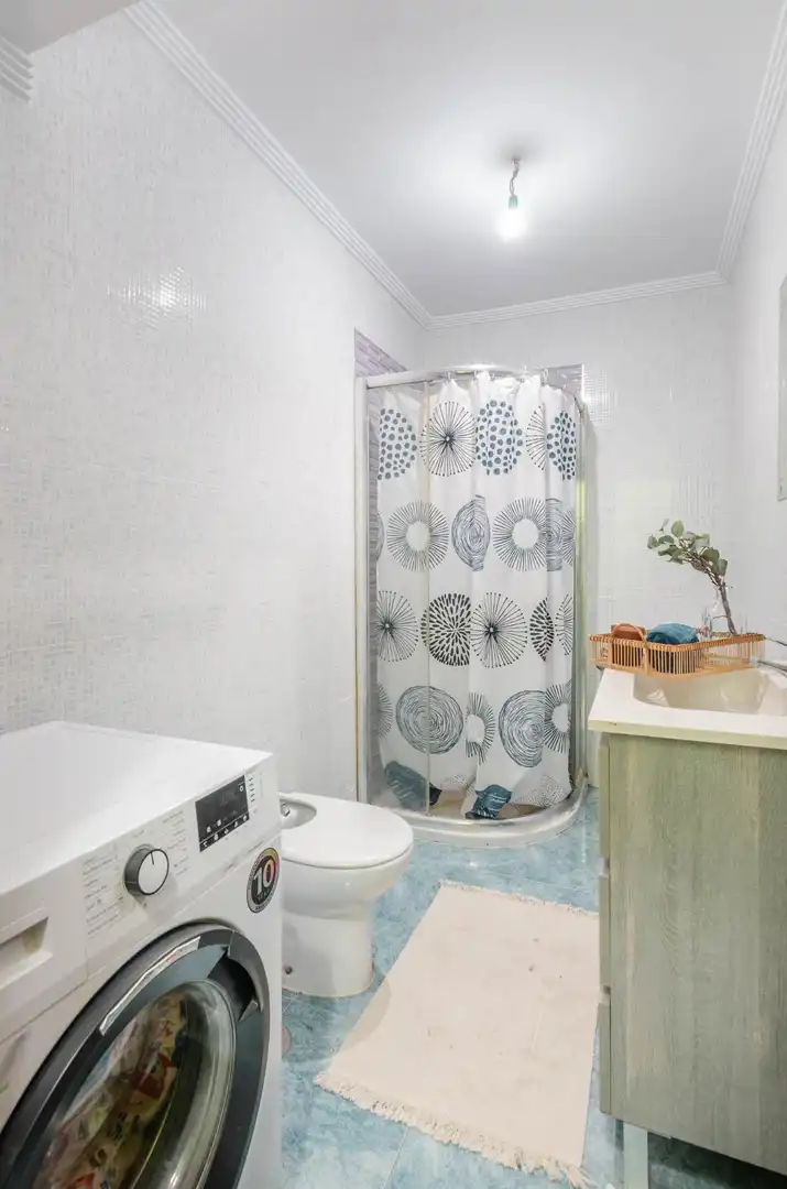Baño de Piso en venta en Oviedo  con Calefacción y Trastero