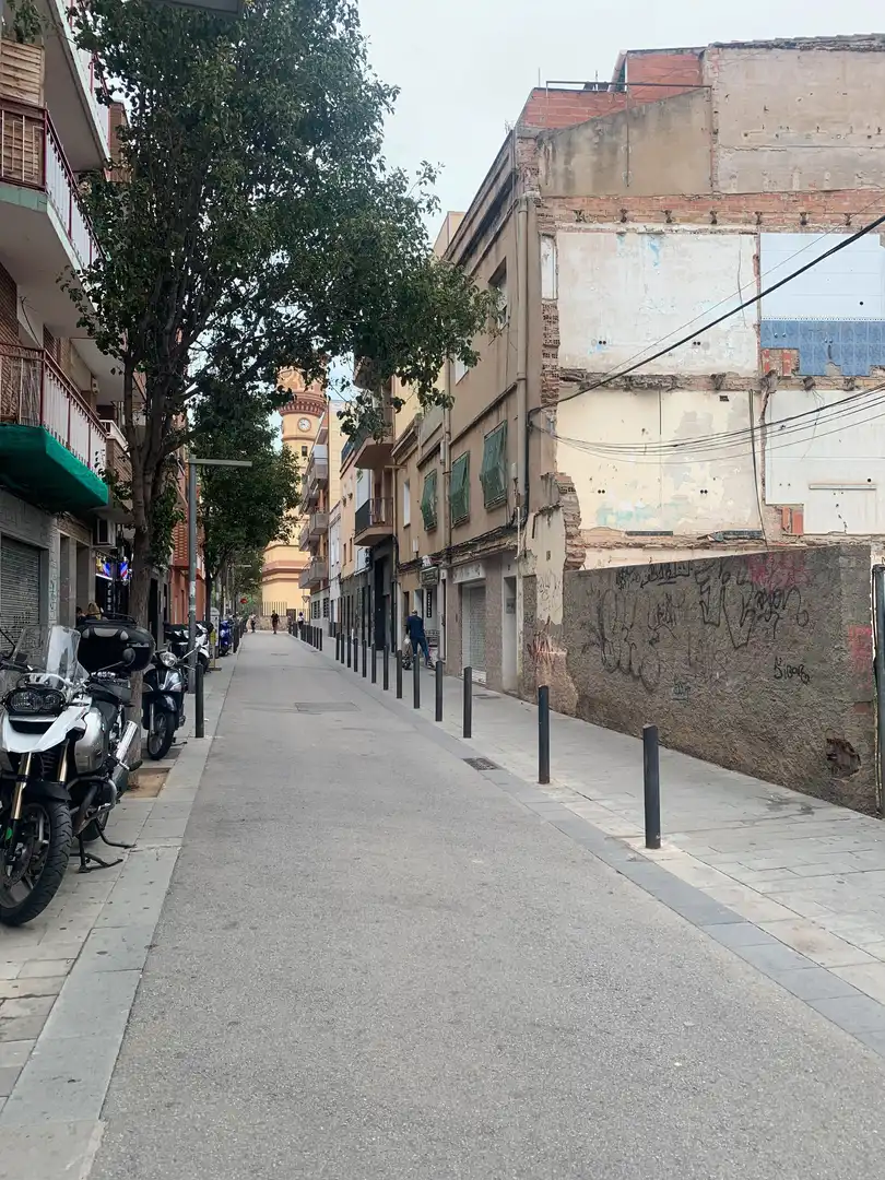Vista exterior de Garatge en venda en Badalona amb Alarma