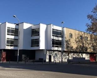 Vista exterior de Edifici en venda en L'Hospitalet de Llobregat