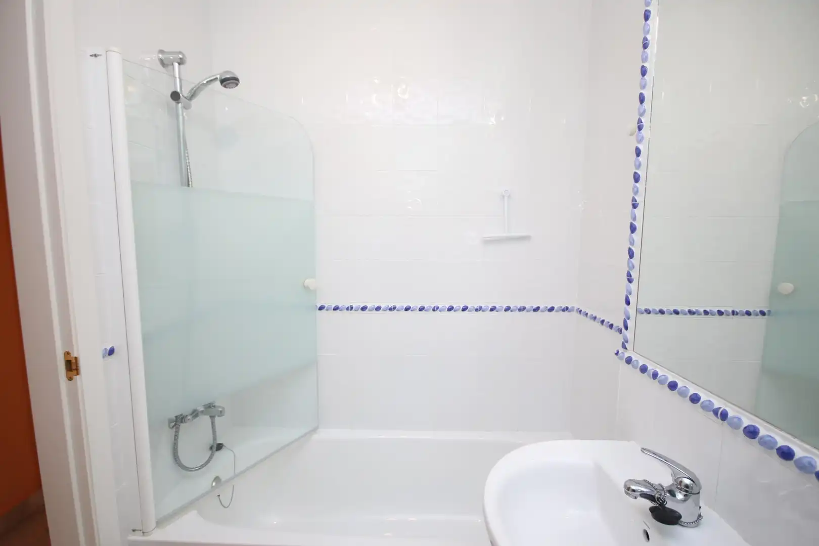 Baño de Apartamento en venta en Islantilla con Aire acondicionado, Calefacción y Jardín privado
