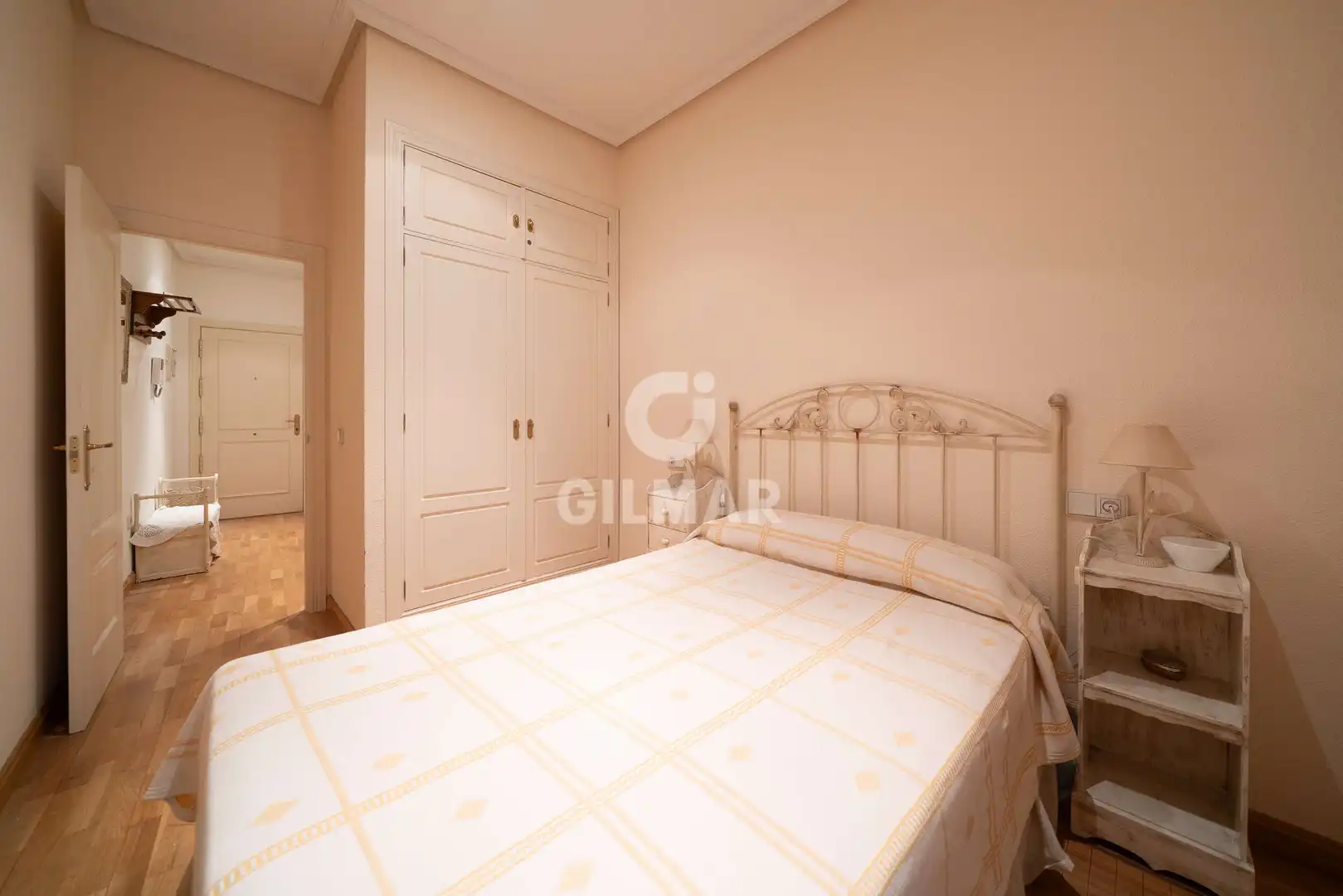 Habitación de Piso en venta en Madrid con Calefacción