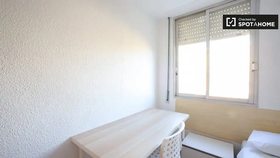 Room in Albors