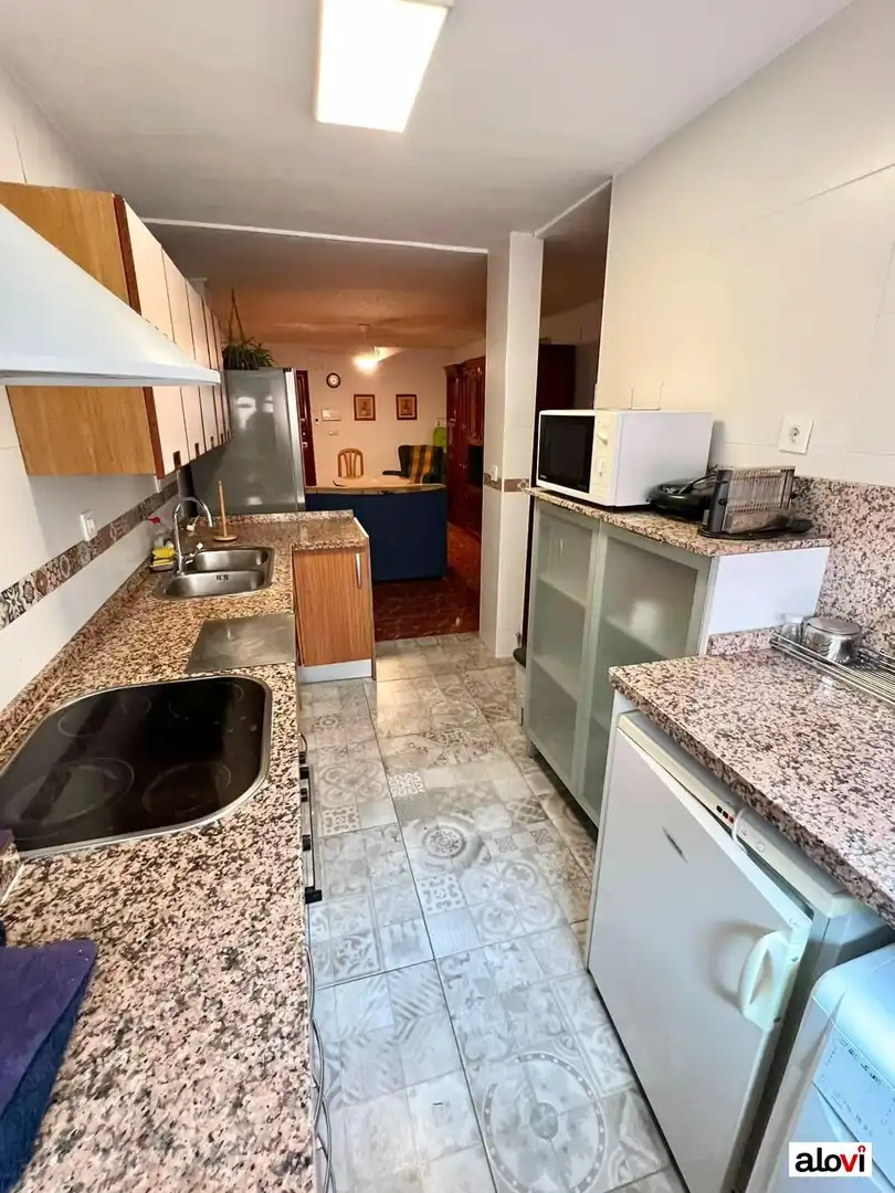 Cuina de Pis per a compartir en Granada amb Calefacció, Moblat i Balcó