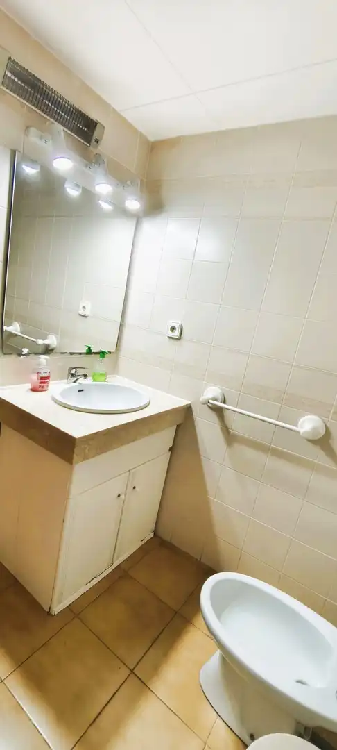 Badezimmer von Wohnungen zum Verkauf in Salou mit Heizung, Terrasse und Möbliert