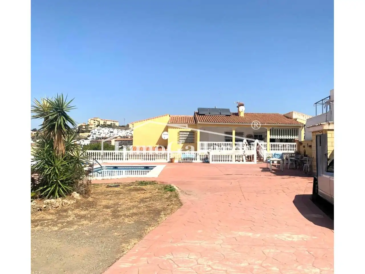 Vista exterior de Casa o xalet en venda en Rincón de la Victoria amb Jardí privat, Terrassa i Piscina