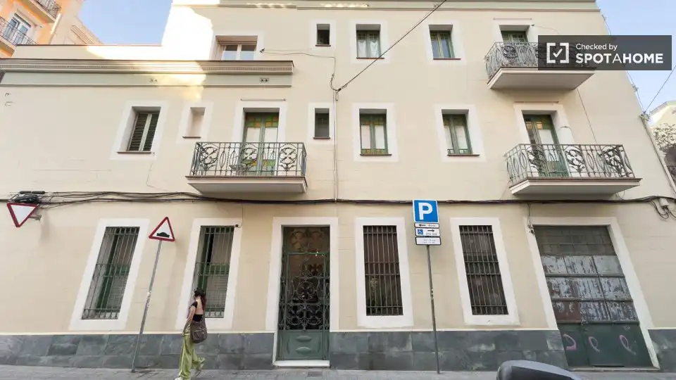 Außenansicht von Wohnung zur Miete in Barcelona mit Klimaanlage, Heizung und Möbliert