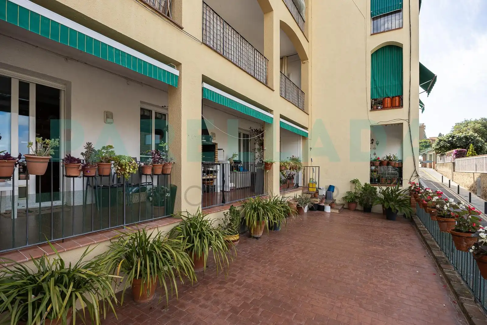 Vista exterior de Piso en venta en Tiana con Aire acondicionado, Calefacción y Terraza