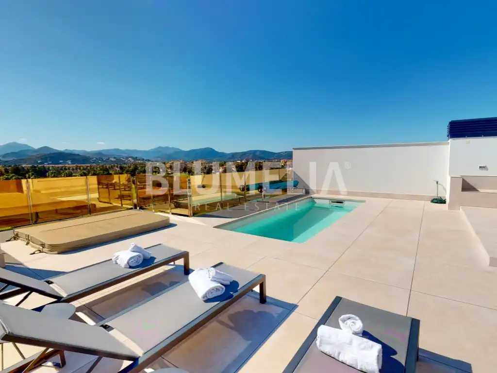 Terrasse von Dachboden zum Verkauf in Oliva mit Klimaanlage, Heizung und Privatgarten