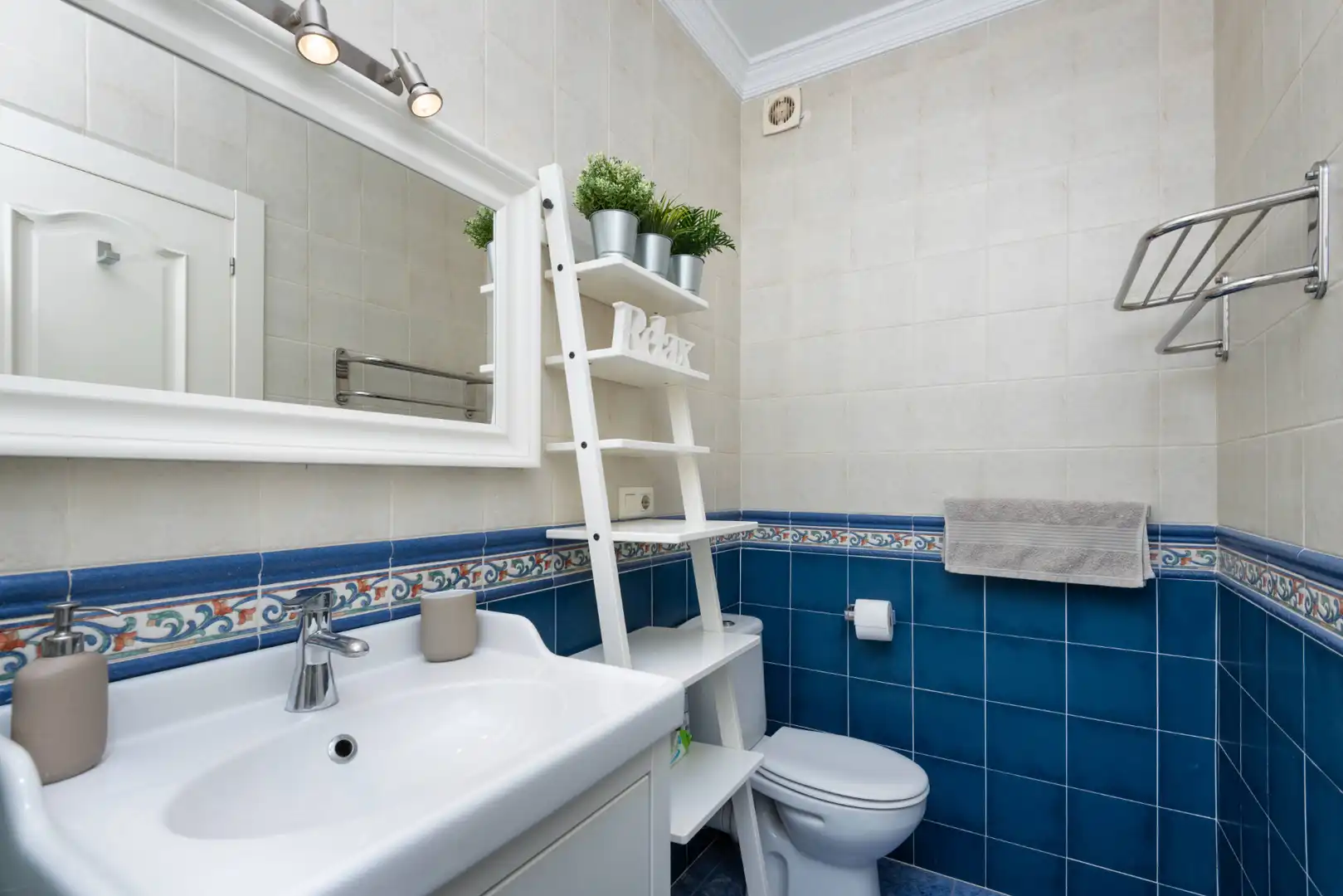 Baño de Apartamento en venta en Nerja con Aire acondicionado, Calefacción y Terraza