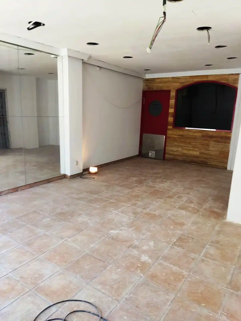 Local en venda a Centre - Cordelles