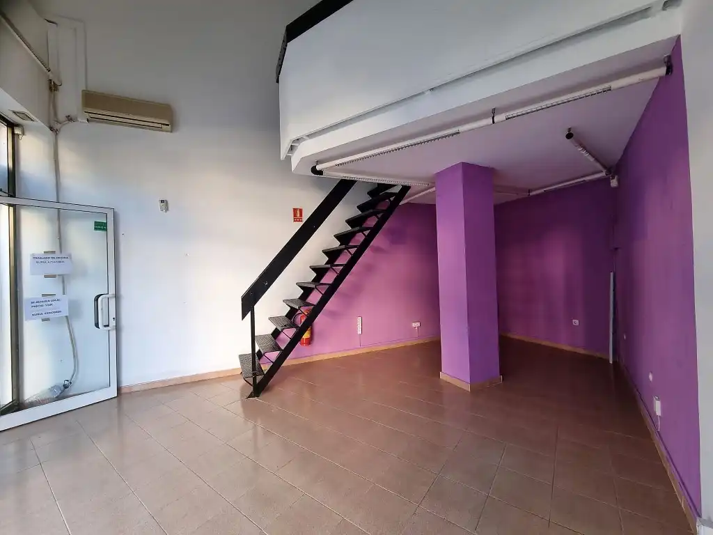 Local comercial en venta en Avenida Montserrat, imagen 2