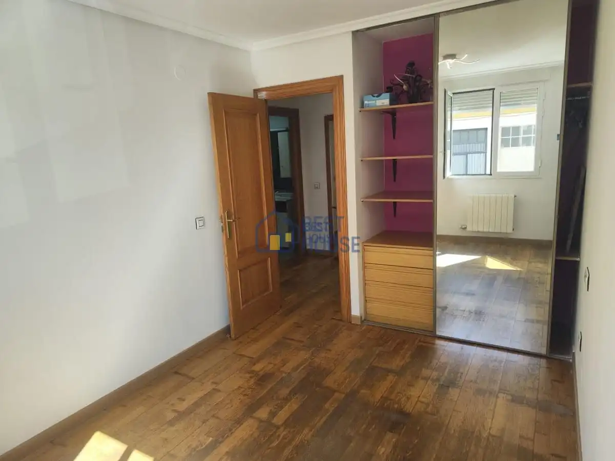 Schlafzimmer von Wohnungen zum Verkauf in San Andrés del Rabanedo mit Heizung, Parkett und Abstellraum