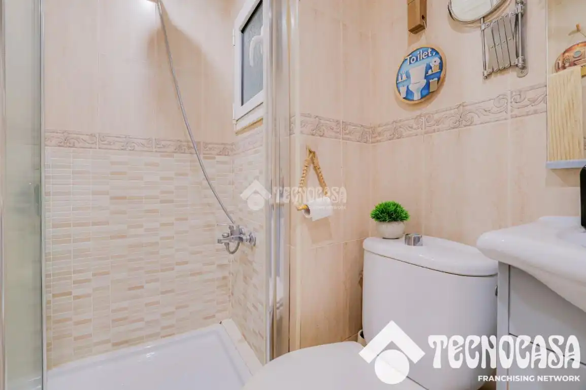 Bathroom of Flat for sale in Barcelona  with Air Conditioner
