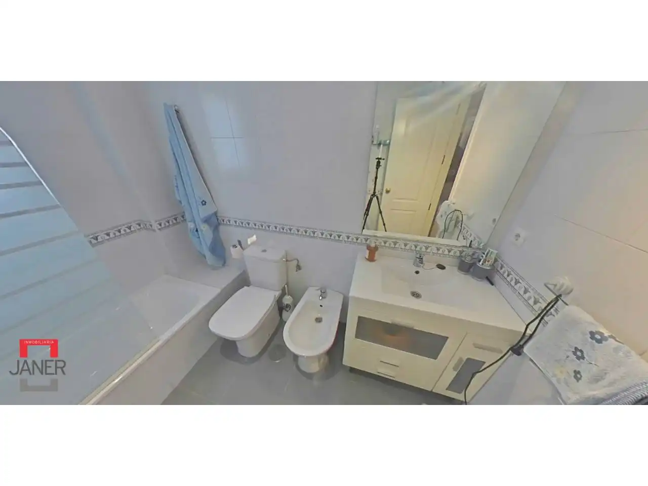 Bathroom of Houses for sale in Tomares  with Air Conditioner, Heating and Private garden