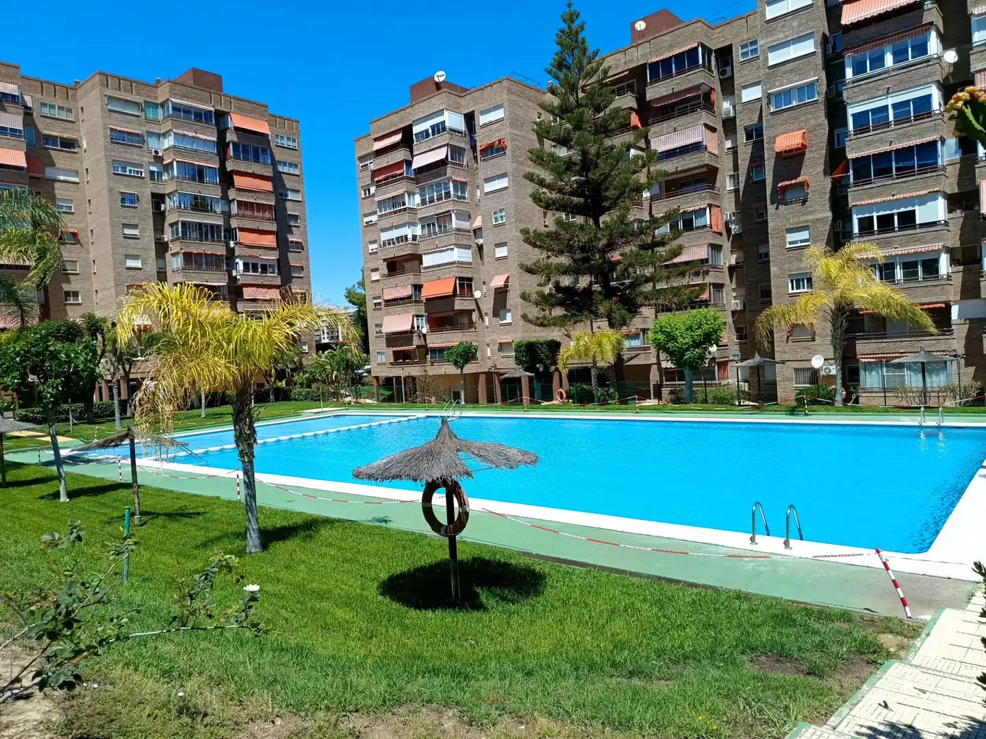 Schwimmbecken von Wohnungen zum Verkauf in Alicante / Alacant mit Klimaanlage, Heizung und Alarm