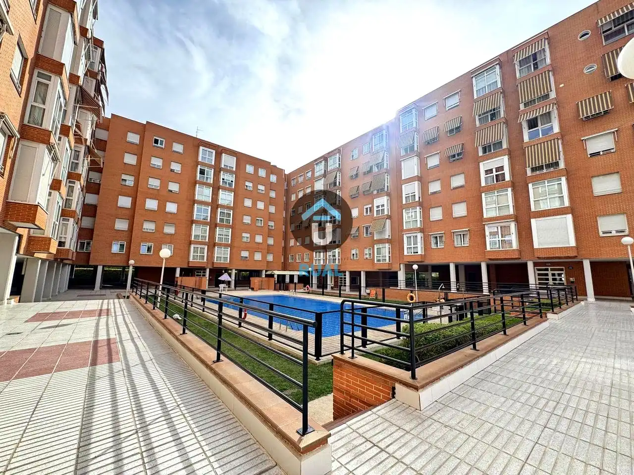Exterior view of Flat for rent in Madrid  with Heating, Storage room and Community pool