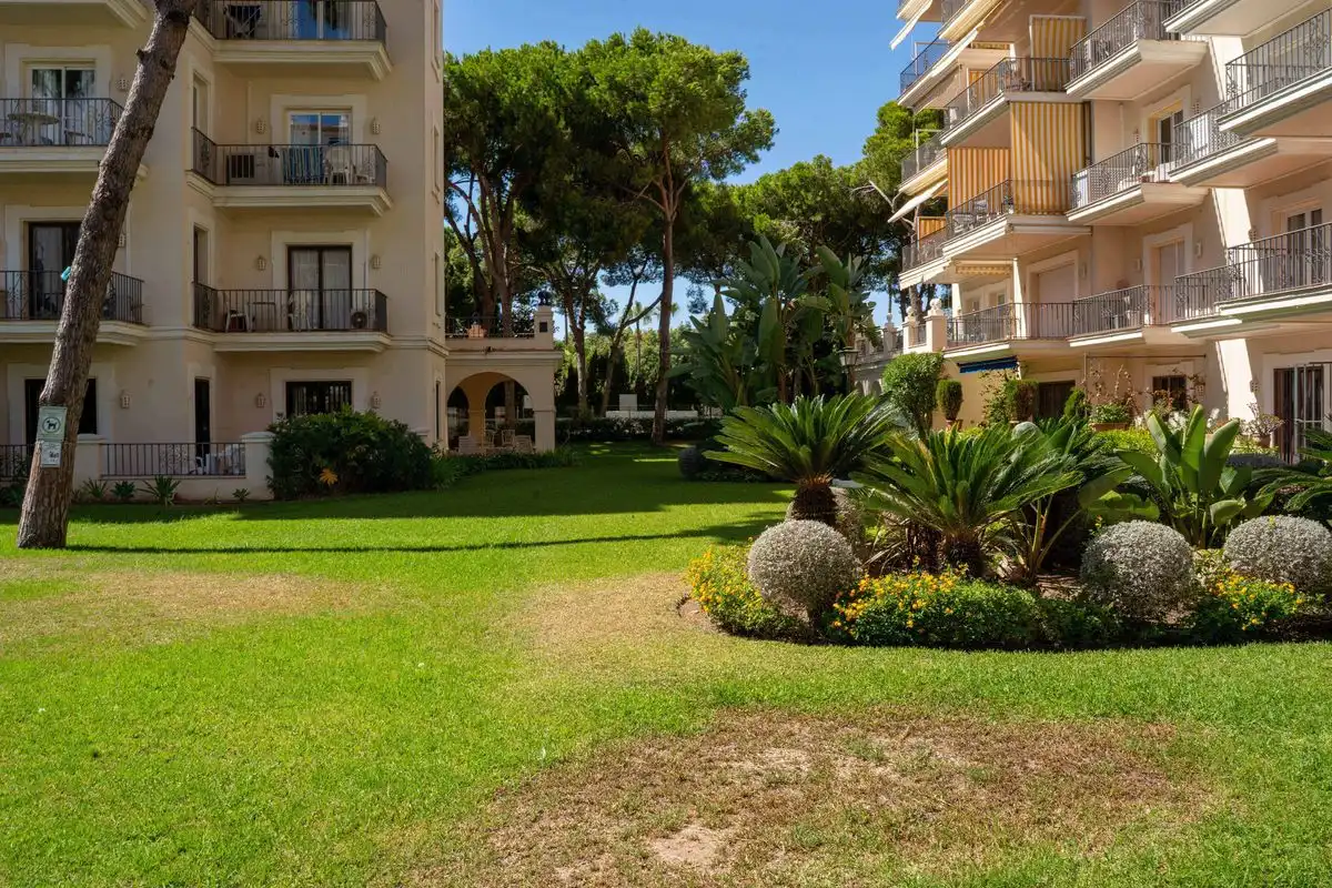 Vista exterior de Piso de alquiler en Marbella con Aire acondicionado, Calefacción y Amueblado
