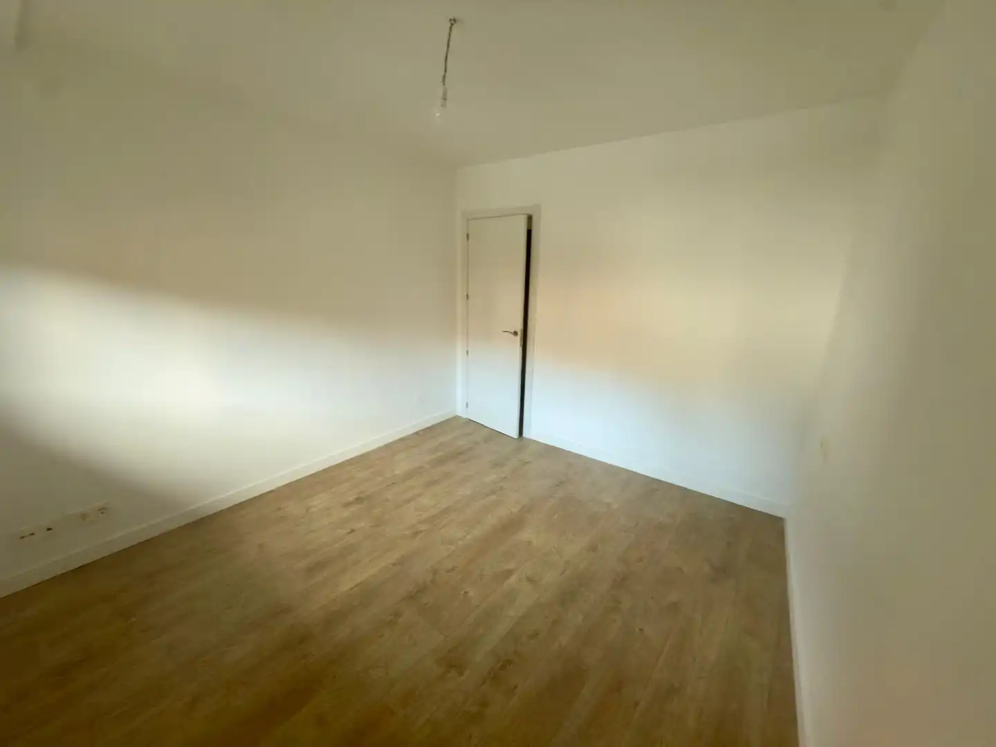 Habitación de Apartamento en venta en Valverde de la Virgen con Calefacción, Parquet y Trastero