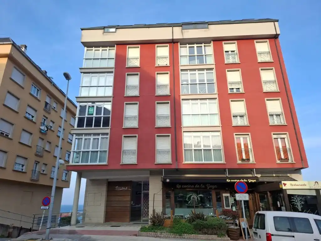 Vista exterior de Piso en venta en Burela con Calefacción, Trastero y Amueblado