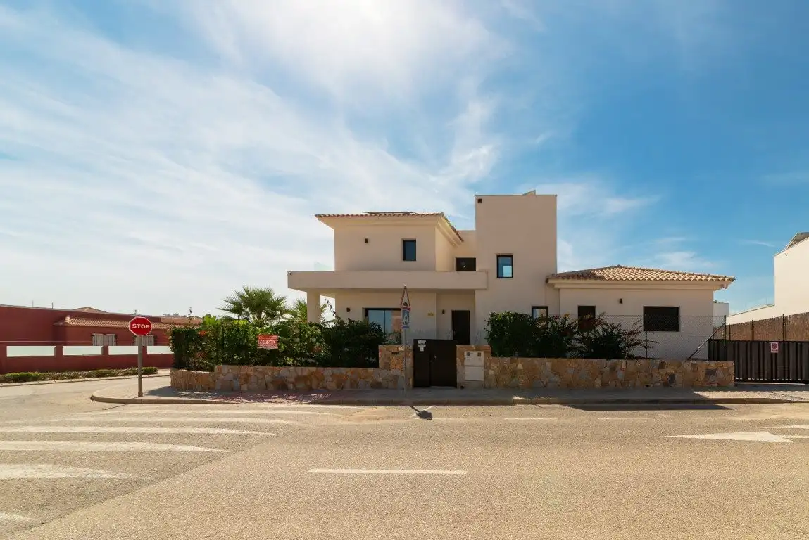 House for sale in N/A