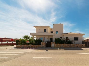 House for sale in N/A