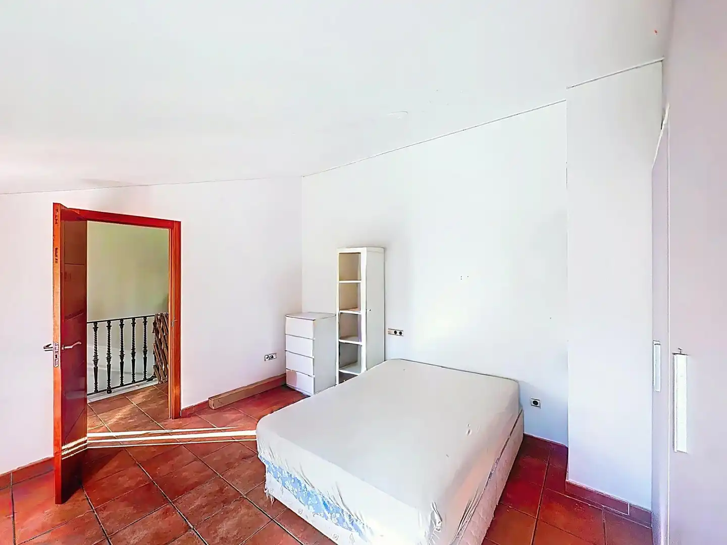 Dormitori de Casa o xalet en venda en Oliva amb Aire condicionat, Terrassa i Balcó