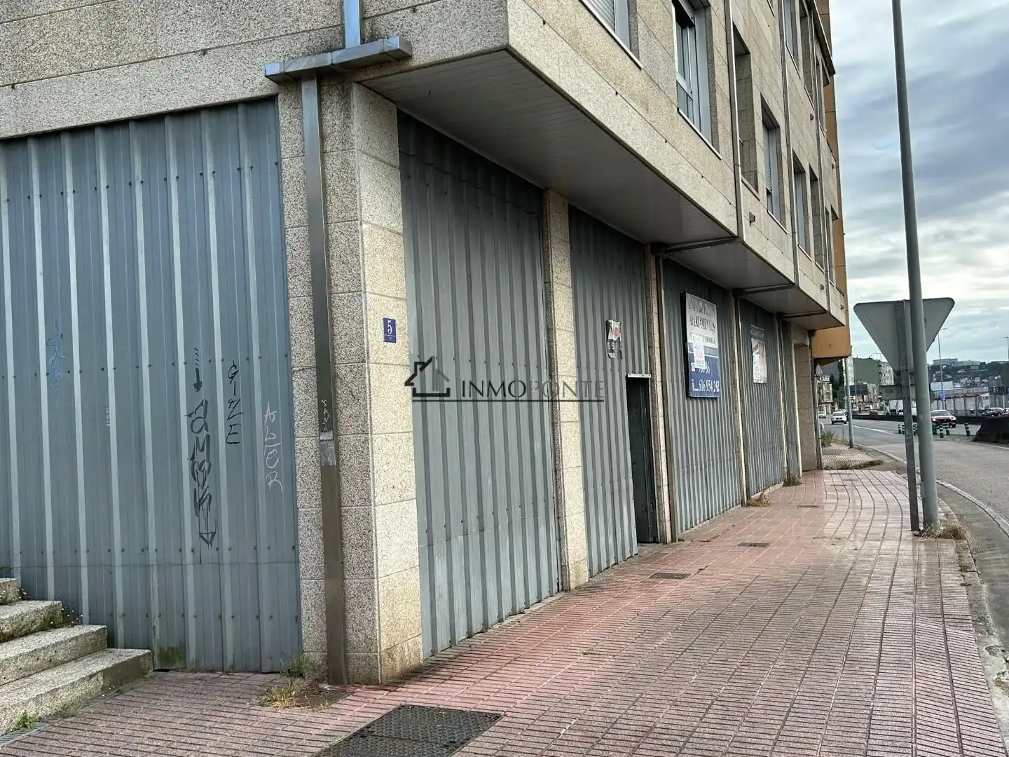 Exterior view of Commercial properties for sale in Pontevedra Capital 