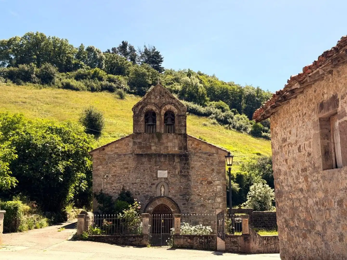 Vista exterior de Local en venda en Bárcena de Pie de Concha