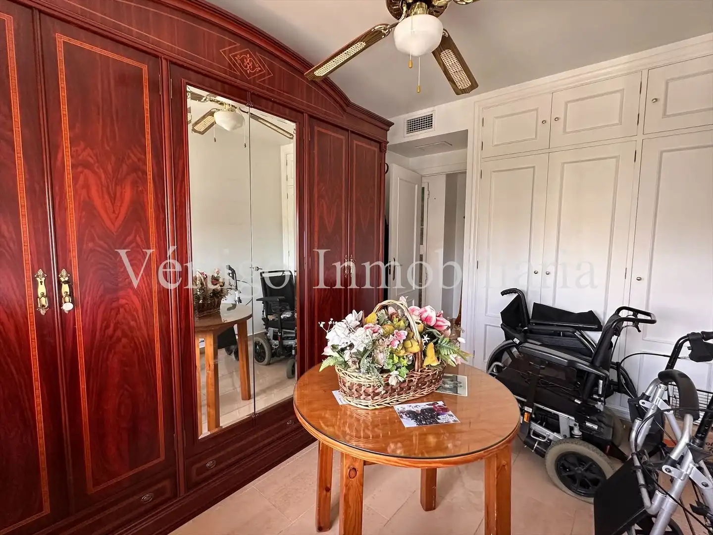 Bedroom of Flat for sale in Dos Hermanas  with Air Conditioner, Heating and Private garden