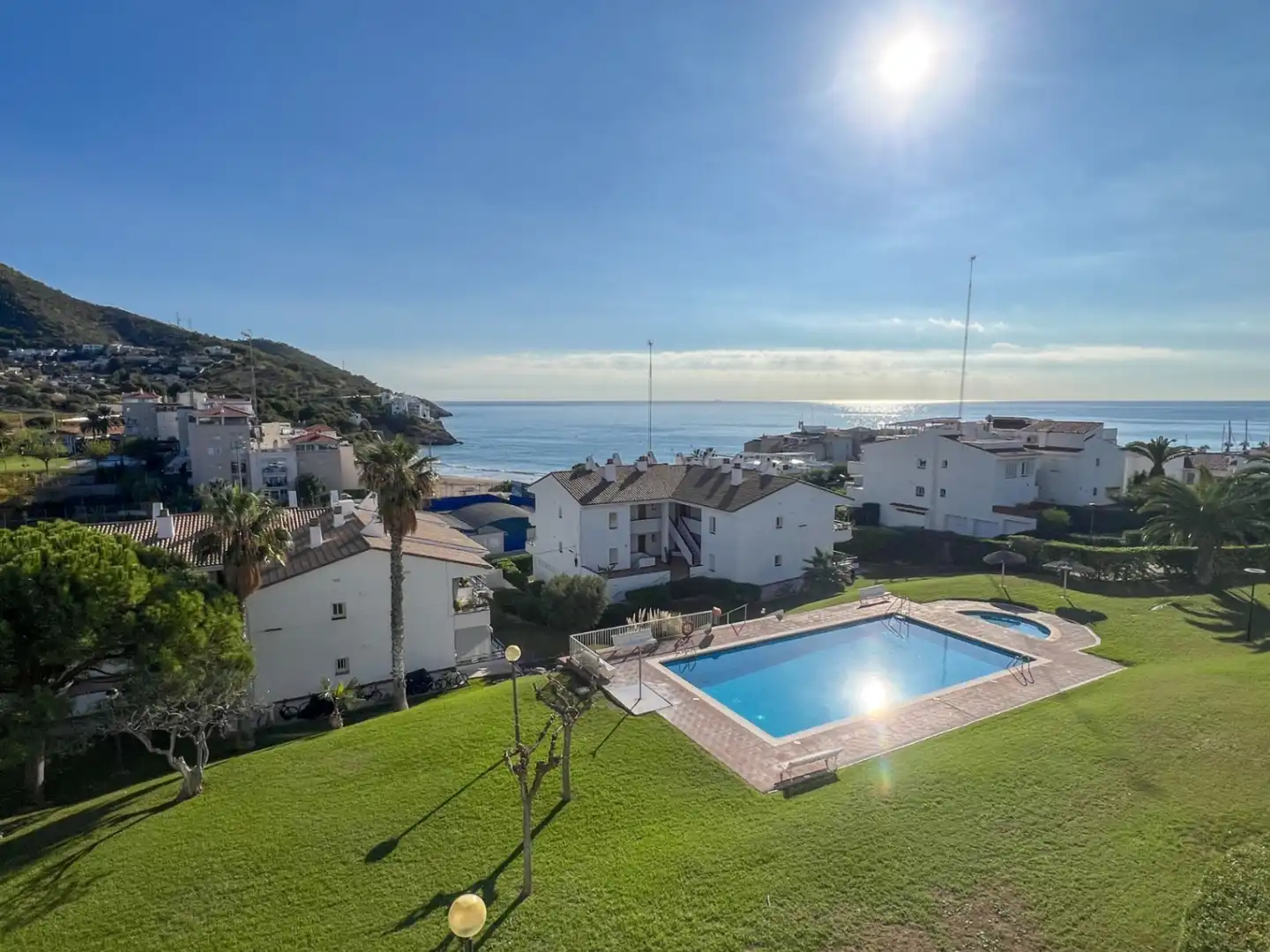 Vista exterior de Pis en venda en Sitges amb Aire condicionat, Calefacció i Jardí privat