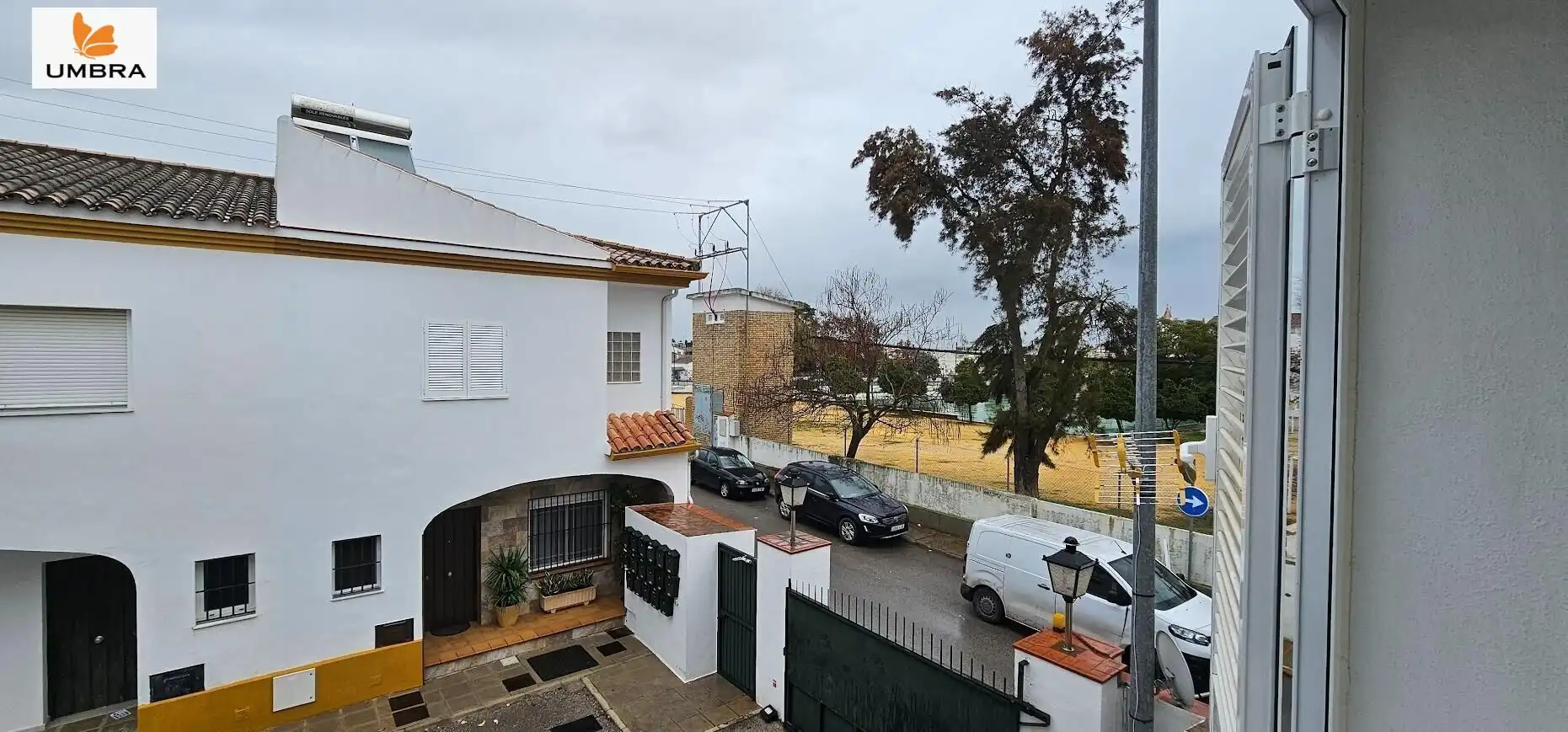 Vista exterior de Casa adosada en venda en Jerez de la Frontera amb Aire condicionat, Calefacció i Terrassa
