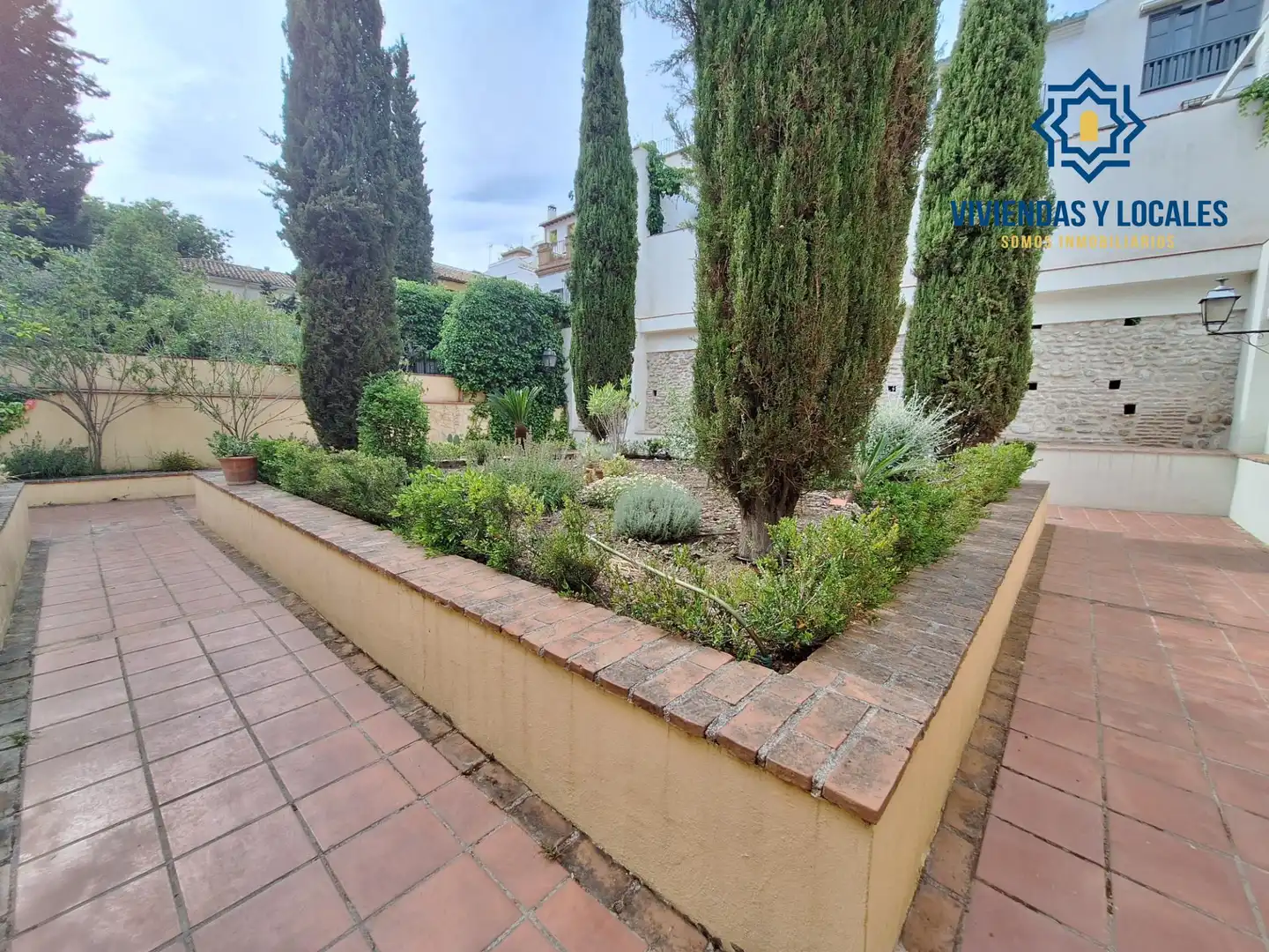 Garden of Duplexes for rent in Granada
