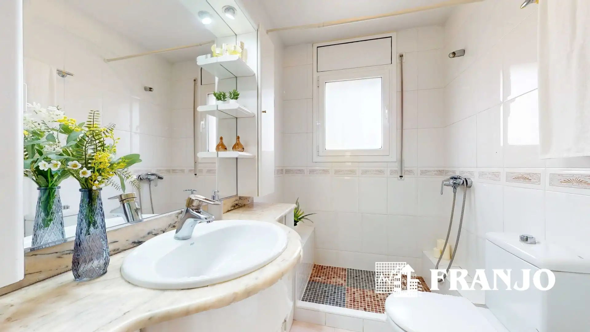 Badezimmer von Wohnung zum Verkauf in Barcelona mit Klimaanlage, Heizung und Terrasse