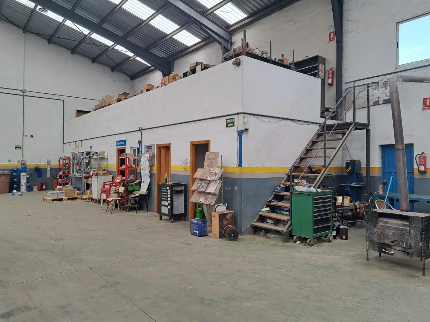 Nau industrial en venda en Utiel
