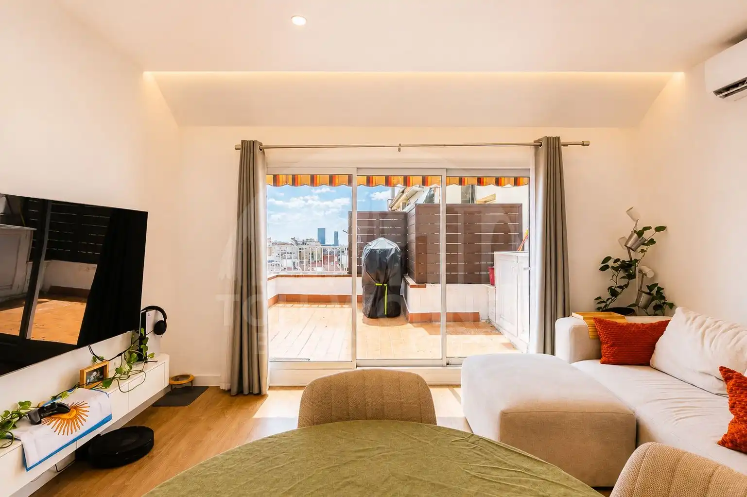 Sala de estar de Ático en venta en Barcelona con Aire acondicionado y Terraza