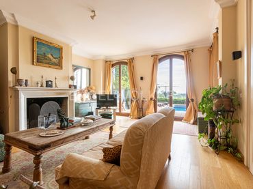Casa con balcón en venta en El Zaudín - Club de Golf