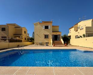 Vista exterior de Casa o xalet en venda en Cuevas del Almanzora amb Aire condicionat, Terrassa i Piscina