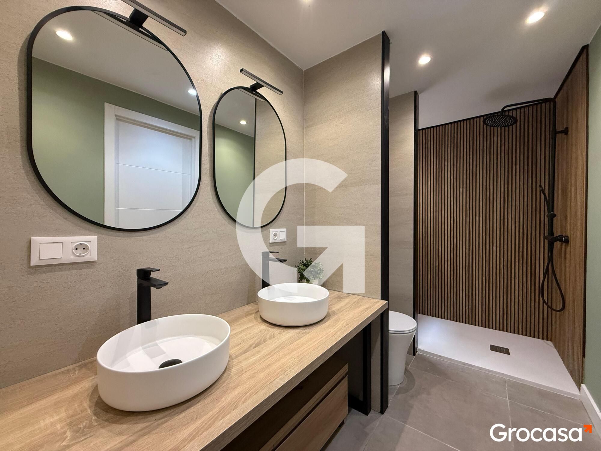 Bany de Pis en venda en Mataró amb Aire condicionat, Calefacció i Forn